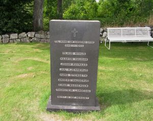 Hof kirke Vestfold krigsminnesmerke.jpg