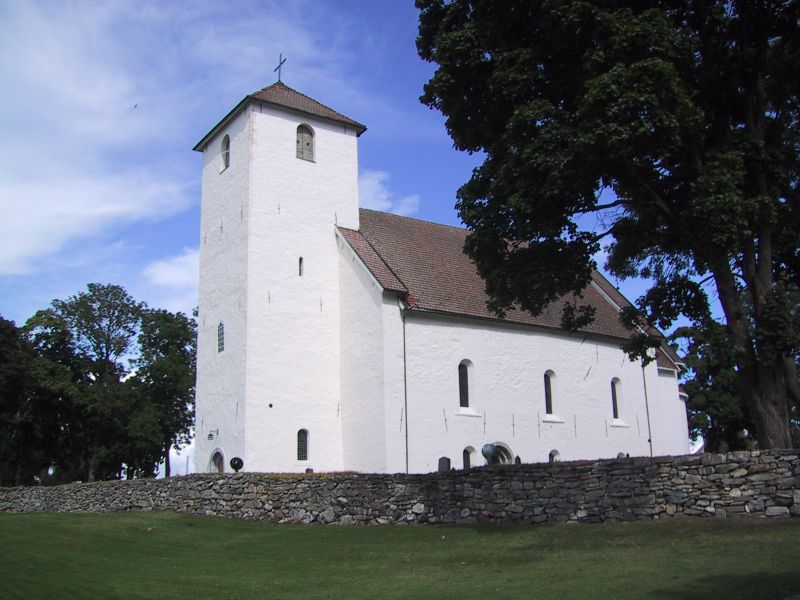 Fil:Hoff kirke Toten.JPG