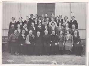Hokksund kvinneforening i 1933 (oeb-181256).jpg