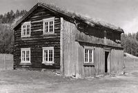 8. Holen Nordre, Hedmark - Riksantikvaren-T116 01 0051.jpg