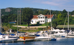 Holmen-Gård-ca.-2000.png
