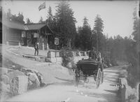 Voksenkollseteren, serveringssted som senere ble portnerbolig for Kongsseteren. Foto: Narve Skarpmoen/Nasjonalbiblioteket