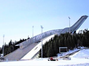 Holmenkollbakken påsken 2015.jpg