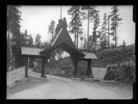 Porten til sanatoriet. Foto: Narve Skarpmoen