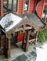 Inngangsportal, Holmenkollen Park hotell. Foto: Stig Rune Pedersen (2015).