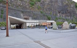 Inngang fra byen. Foto: Helge Høifødt (2018).