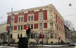 Krebsgården, Holtegata 20 i Oslo, nyrenessanse og store flater med upusset tegl, 1895