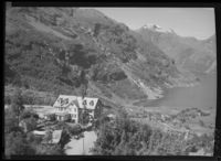 93. Hotell Utsikten,Geiranger - no-nb digifoto 20160225 00217 NB MIT FNR 06094 A.jpg