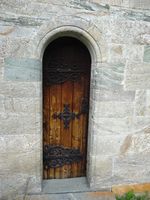 49. Hove steinkyrkje, sideportal.jpeg