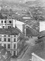 Hovedbanegården med Karl Johan i forgrunnen og Brynsbakken lenger bak. Kilde: Jernbanemuseet