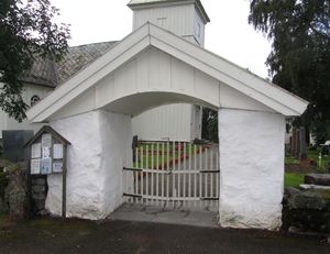 Hovin kirke Ullensaker 2013 portal.jpg