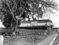 Grensestein nr. 46 sto ved krysset Økernveien - Hovinveien, og kan ses i forgrunnen på dette bildet fra 1924. Steinen er tapt. Foto: Anders Beer Wilse, 1924