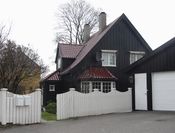 Husebyveien 12 i Oslo: Huset som avløste major Sundts stue ble flyttet hit i 1913, men bare i én etasje. Foto: Stig Rune Pedersen