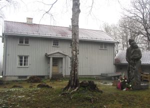 Husmannsmonumentet Stenberg Toten 2012.jpg