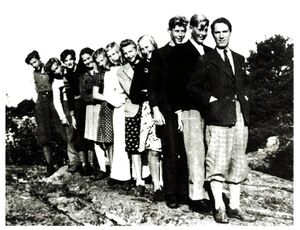 Hvaler private realskole våren 1945.jpg