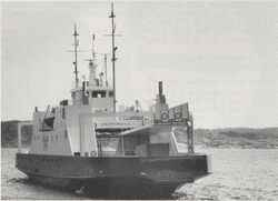 «Hvalerfergen III» trafikkerte ferjesambandet Skipstadsand–Korshavn mellom Asmaløy og Kirkøy 1979–1989. Foto: Tor Andersen/Hvalerveien : fra årer og seil til bru og tunnel, s. 90