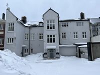 Bakgården til Kongens gate 15. Foto: Bjørn Marum Olsen, 2024.