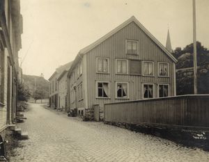 Ibsenhuset (gamle apotek), Aust-Agder - Riksantikvaren-T194 01 0011.jpg