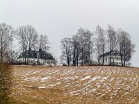 Gården Hobøl i Eidsberg i Indre Østfold kommune, som forfatteren Trygve Gulbranssen kjøpte i 1940. Foto: Leif-Harald Ruud (2003).