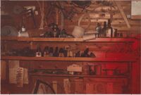 Interiør fra verkstedet, med høvler og annen redskap.