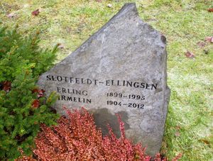 Irmelin Slotfeldt-Ellingsen gravminne Ris.jpg