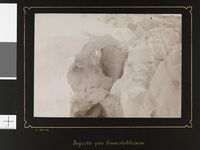 96. Isgrotte paa Smørstabbræen - no-nb digifoto 20140415 00021 bldsa FA1393.jpg