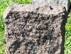 Ivar Alvik gravminne Bærum.JPG