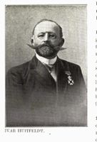 Ivar Huitfeldt (1848–1910) med snurrebart og skjegg.