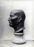 Denne bysta av Ivar Tveiten vart gjeve av familien Vaa til Fyresdal Bygdemuseum 2025