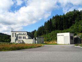 Iveland I fra 1949 til venstre. Foto: Siri Johannessen (2017).