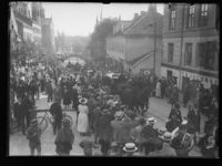 Vogna med Løvlands båre på vei opp Akersgata. Foto: Narve Skarpmoen