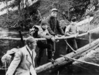 Gammel hengebru over Dørja.