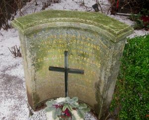 Jan Egil Løfsgaard gravminne.jpg