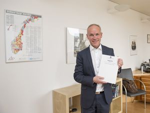 Jan Tore Sanner kommuneproposisjonen 2015.jpg
