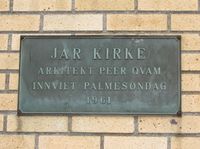 Jar kirke, skilt ved inngangspartiet. Foto: Stig Rune Pedersen