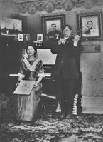 Jenni og Louise Rognaldson, rundt 1920.