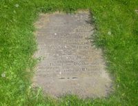 Jens Hvoslefs liggende gravminne på Botne kirkegård. Foto: Stig Rune Pedersen