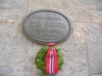 Minneplate til minne om eidsvollsmannen Jens Rolfsen (1765-1819).