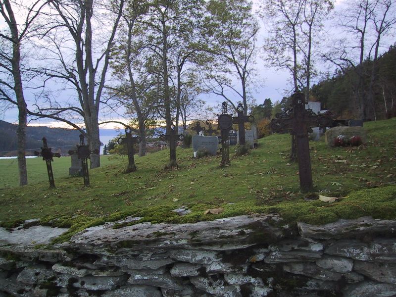 Fil:Jevik gamle kirkegard.JPG