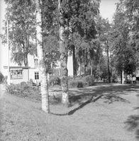Hageanlegget på Rena stasjon 1957. Foto Jernbanemuseet.