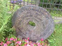 Det særegne gravminnet til høyesterettsavdokat Johan Bernhard Hjort. Foto: Stig Rune Pedersen