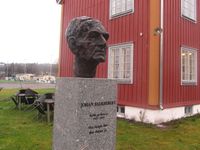 Nils Aas' byste av Falkberget fra 1964 ble satt opp på Grorud høsten 2014. Foto: Stig Rune Pedersen (2013)
