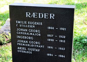 Johan Georg Ræder general gravminne.JPG