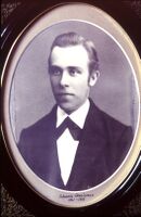 Johannes Hanssen Skaalsveen (1861-1960), foto ca. 1890 (bryllupsbilde?). Fotograf ukjent. Klikk for større bilde.
