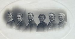 Martha med sine søsken i Sandefjord i 1910. Fra venstre: Martha,18 år, Christine, Torstein, Anna, Johannes og Nils. Foto: Ukjent