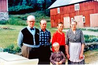 204. John Tekseth m. fam.jpg