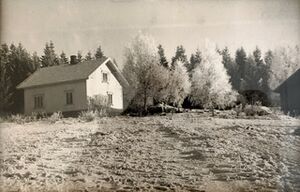 Johnsrud med låve Utlånt av Inge Hoffjpeg.jpeg