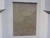 Gravminne i ytre kirkevegg for den østerriksfødte steinhuggermester Joseph Keller (1700-63) og hans familie. Foto: Stig Rune Pedersen