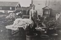 Julie Hellerud med klesvasken på Vang, Hamar.