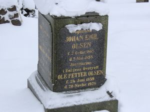 Jurist Ole Petter Olsen gravminne Vår Frelsers gravlund.jpg